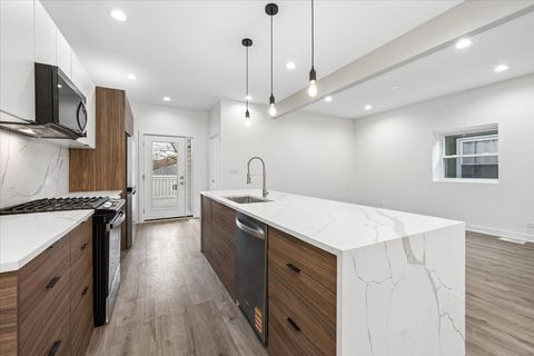 Tiny photo for 1721 W Arthur Avenue, Chicago, IL 60626 (MLS # 12633612)