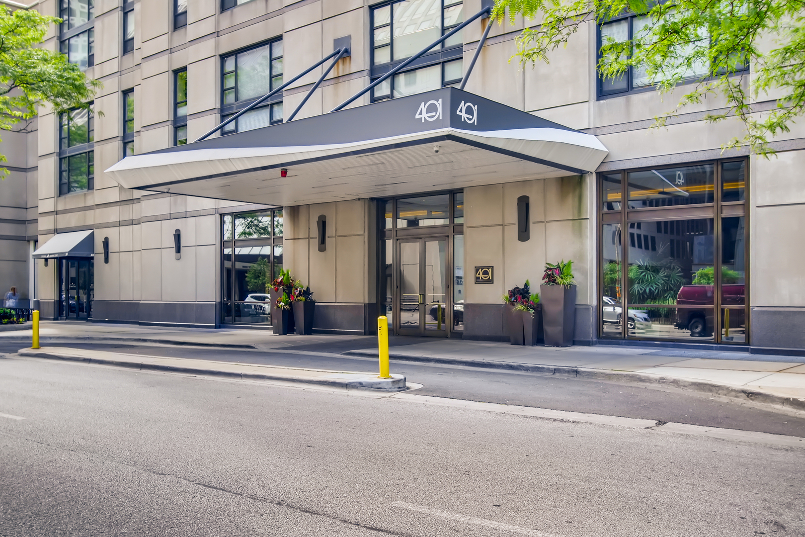 401 E ONTARIO Street 3207