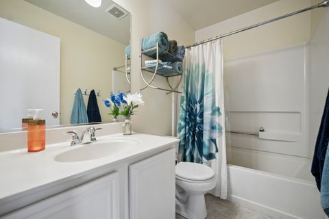 Tiny photo for 122 E Aspen Circle, Hainesville, IL 60030 (MLS # 12586624)