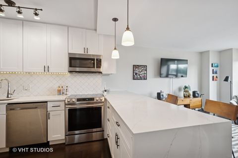 Tiny photo for 1550 N Lake Shore Drive #2E, Chicago, IL 60610 (MLS # 12484517)