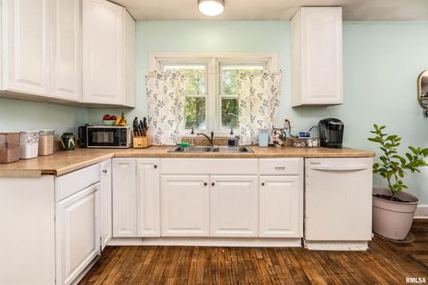 Tiny photo for 620 N ALMOND Street, Carbondale, IL 62901 (MLS # EB460058)