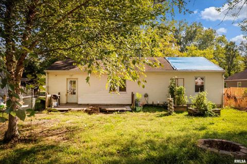 Tiny photo for 620 N ALMOND Street, Carbondale, IL 62901 (MLS # EB460058)