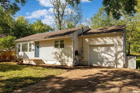 Tiny photo for 620 N ALMOND Street, Carbondale, IL 62901 (MLS # EB460058)