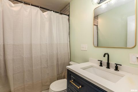 Tiny photo for 620 N ALMOND Street, Carbondale, IL 62901 (MLS # EB460058)