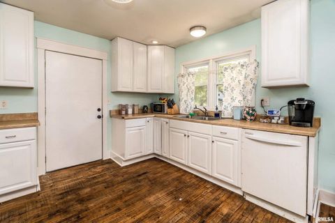 Tiny photo for 620 N ALMOND Street, Carbondale, IL 62901 (MLS # EB460058)