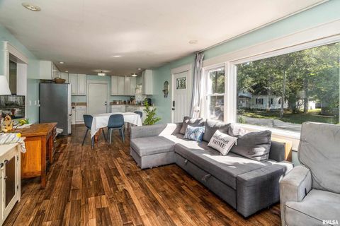 Tiny photo for 620 N ALMOND Street, Carbondale, IL 62901 (MLS # EB460058)