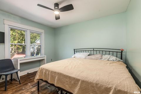 Tiny photo for 620 N ALMOND Street, Carbondale, IL 62901 (MLS # EB460058)