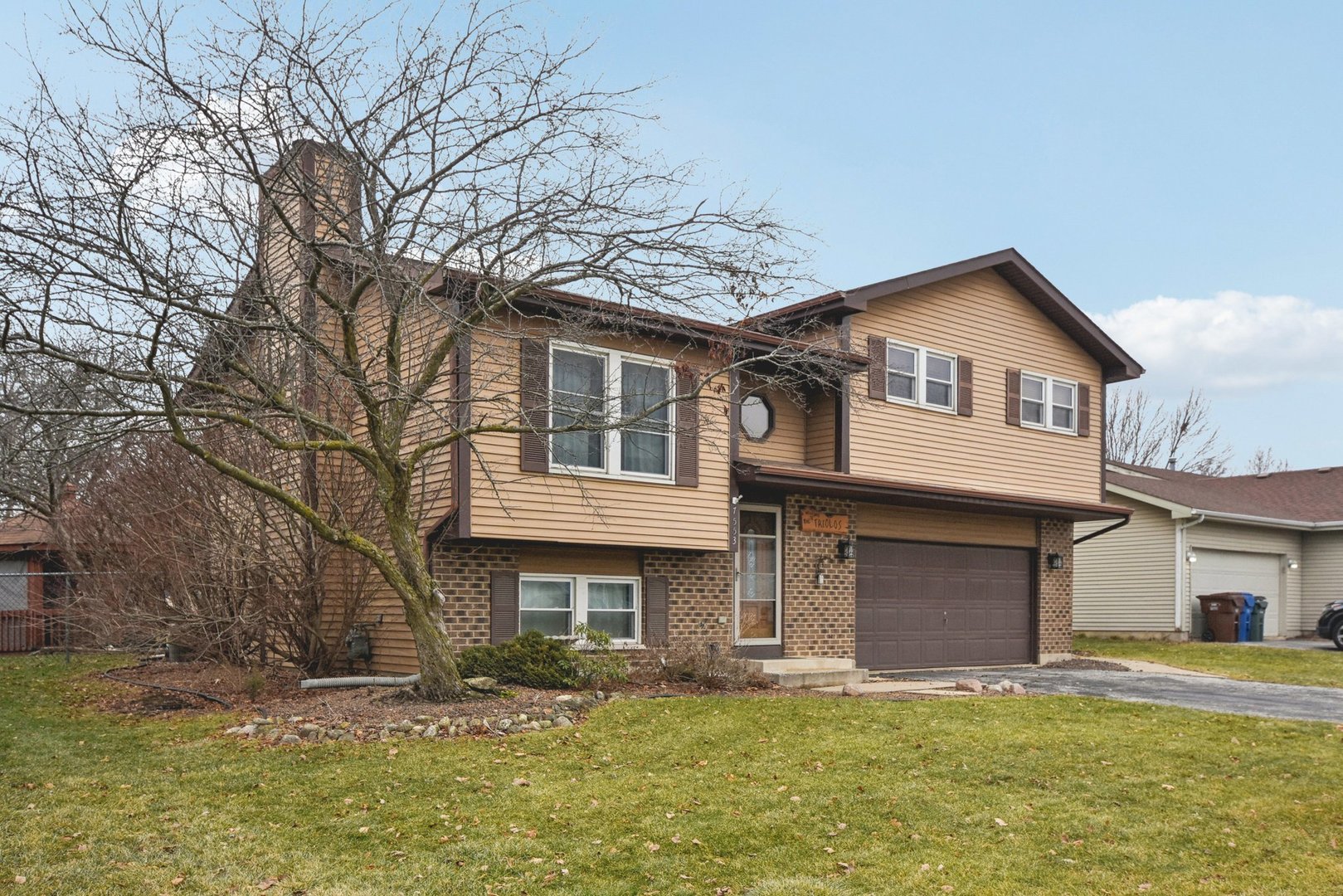 7553 W Inverness Lane