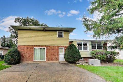 Tiny photo for 1910 E Robinhood Lane, Arlington Heights, IL 60004 (MLS # 12736455)