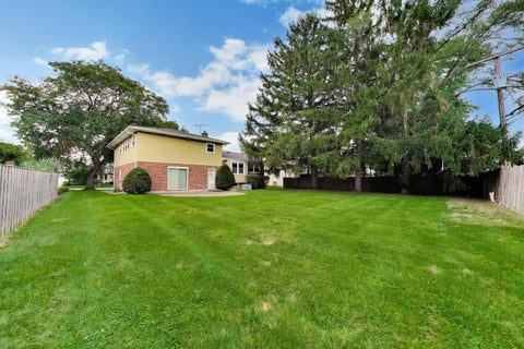 Tiny photo for 1910 E Robinhood Lane, Arlington Heights, IL 60004 (MLS # 12736455)