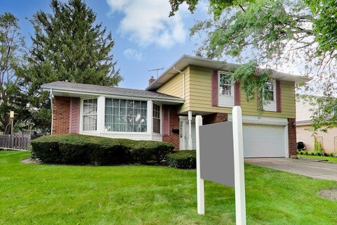 Tiny photo for 1910 E Robinhood Lane, Arlington Heights, IL 60004 (MLS # 12736455)