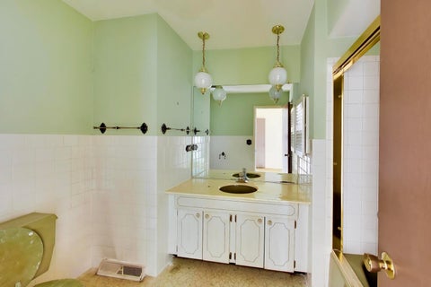 Tiny photo for 1910 E Robinhood Lane, Arlington Heights, IL 60004 (MLS # 12736455)