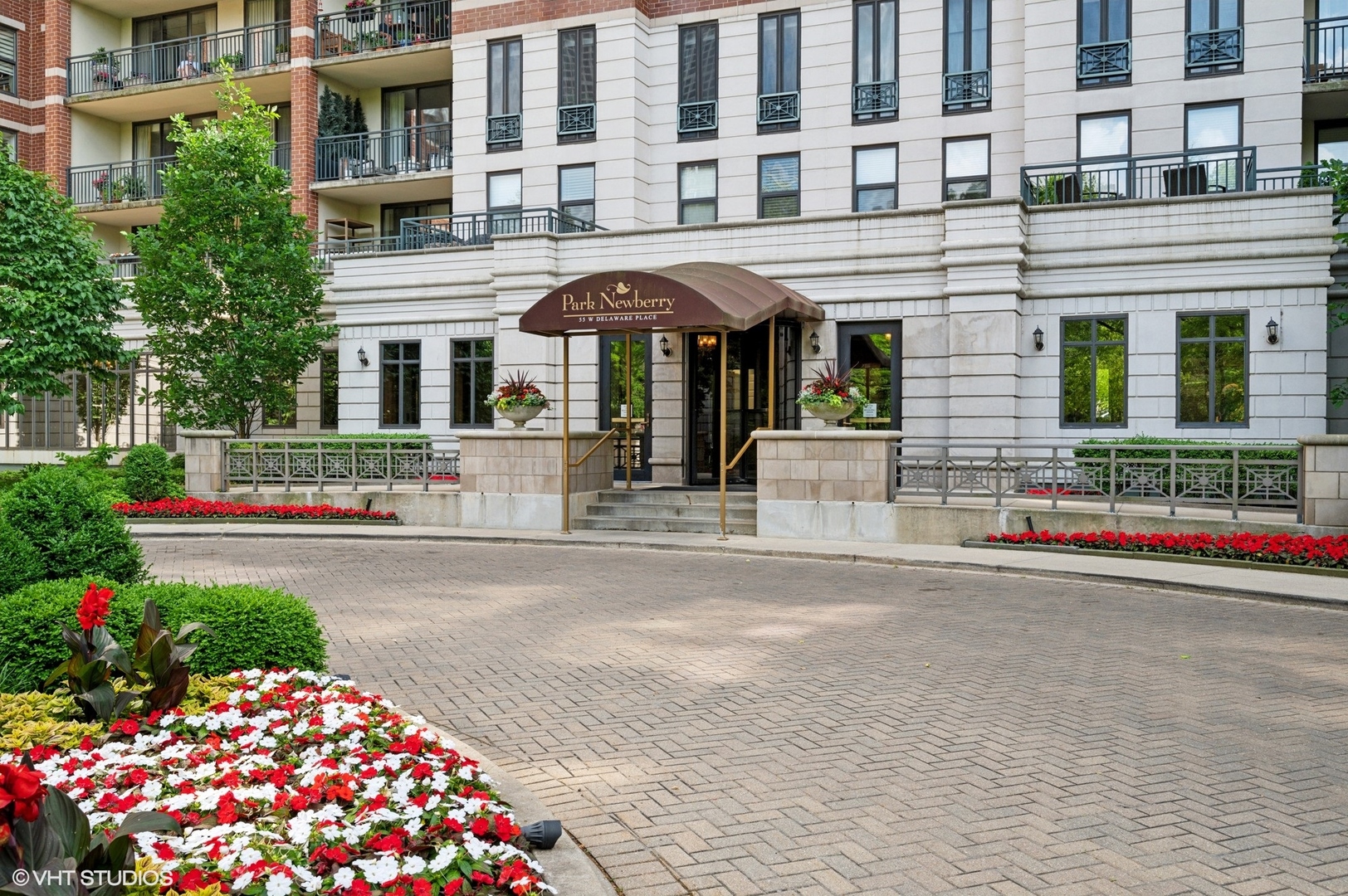 55 W Delaware Place 420