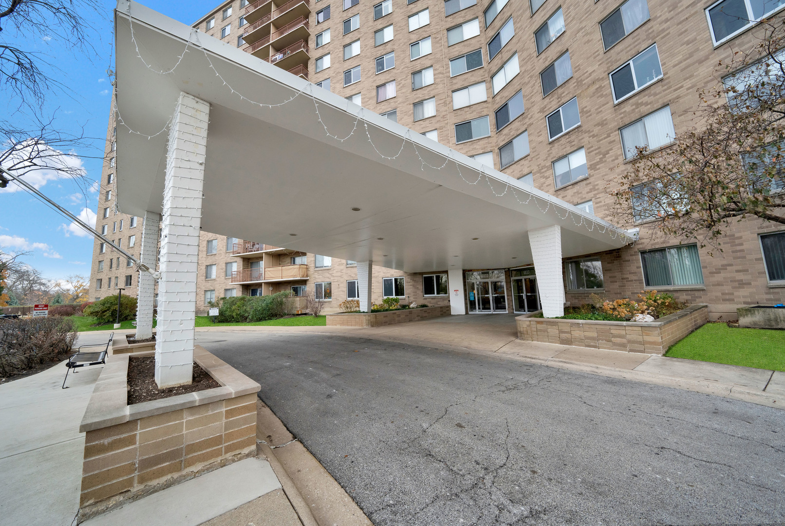 6833 N Kedzie Avenue 709