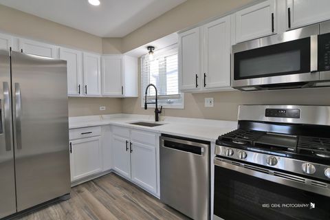 Tiny photo for 447 S Elmhurst Road, Mount Prospect, IL 60056 (MLS # 12563167)