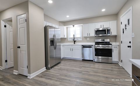 Tiny photo for 447 S Elmhurst Road, Mount Prospect, IL 60056 (MLS # 12563167)