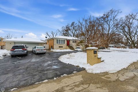 Tiny photo for 7811 W 102nd Street, Palos Hills, IL 60465 (MLS # 12527494)