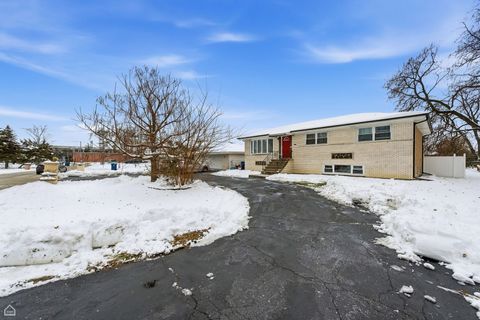 Tiny photo for 7811 W 102nd Street, Palos Hills, IL 60465 (MLS # 12527494)