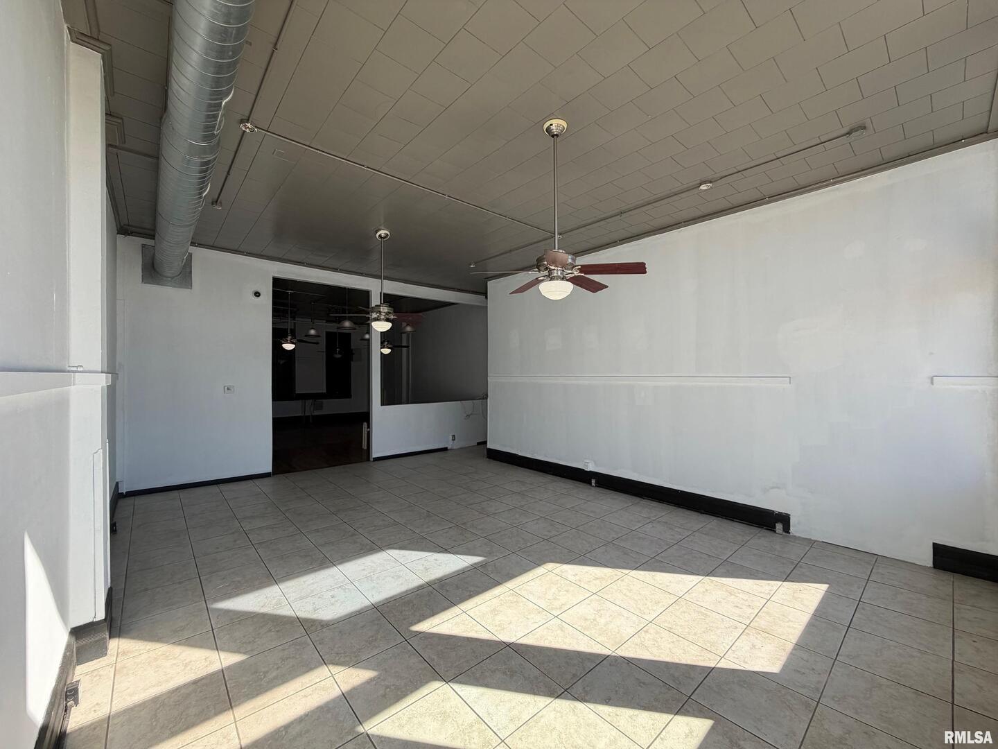 526 W 2ND Street