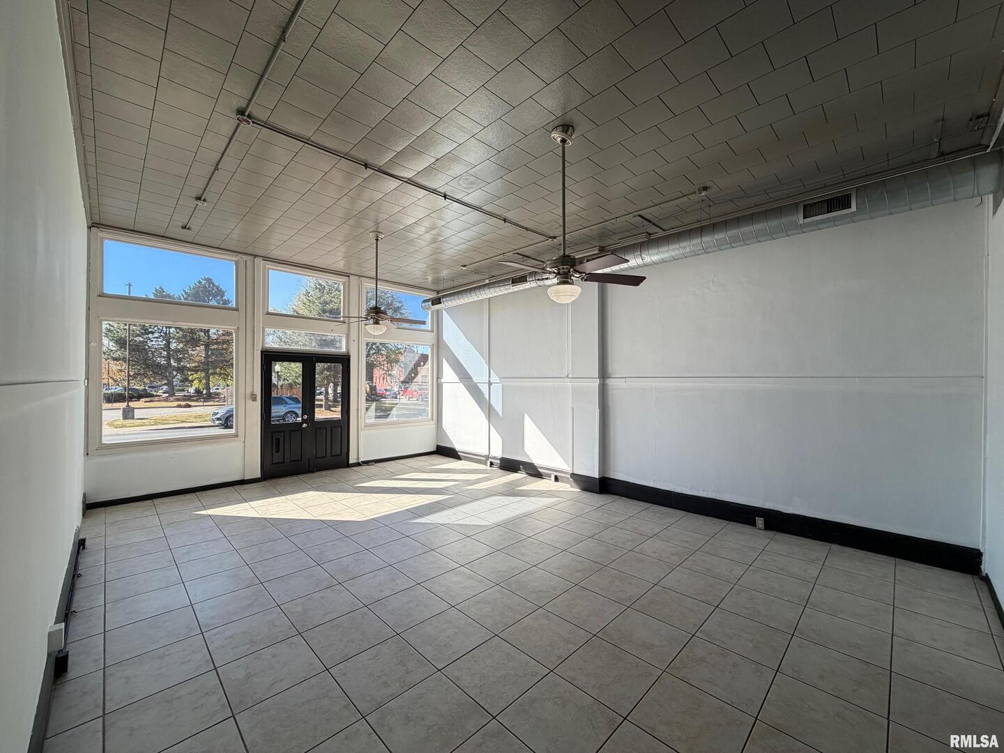 526 W 2ND Street