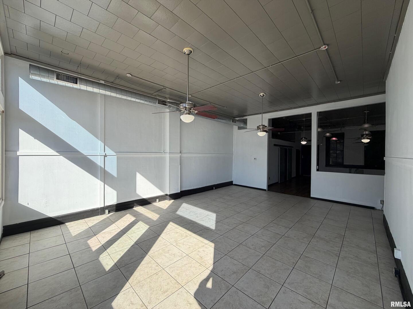 526 W 2ND Street