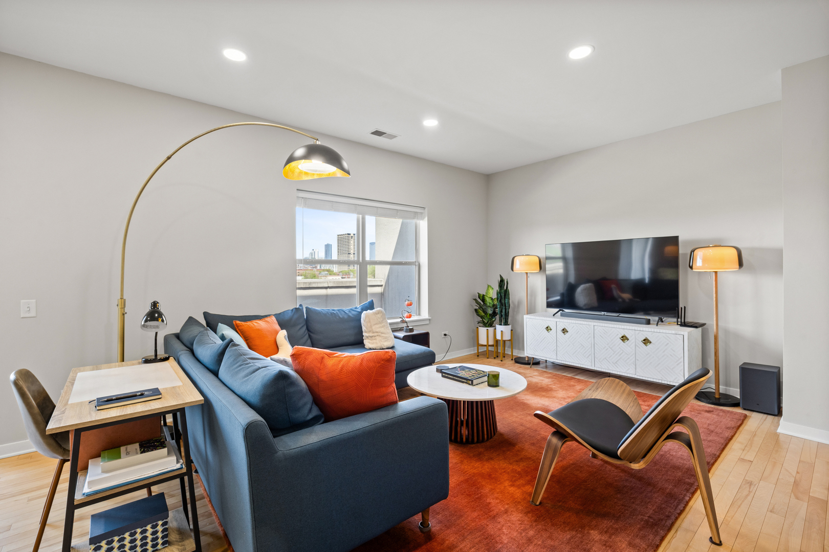 1155 W Roosevelt Road 506