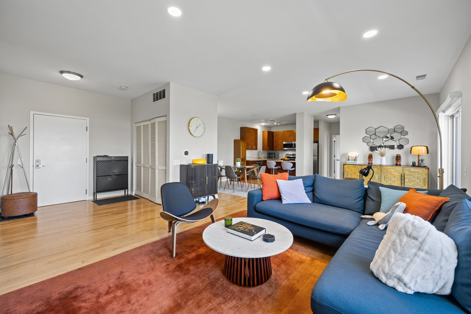 1155 W Roosevelt Road 506