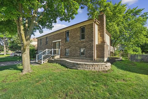 Tiny photo for 532 Iroquois Trail, Carol Stream, IL 60188 (MLS # 12679136)