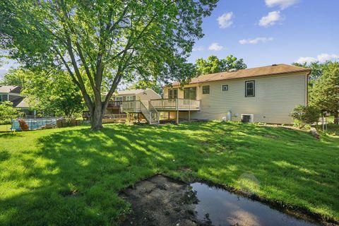 Tiny photo for 532 Iroquois Trail, Carol Stream, IL 60188 (MLS # 12679136)