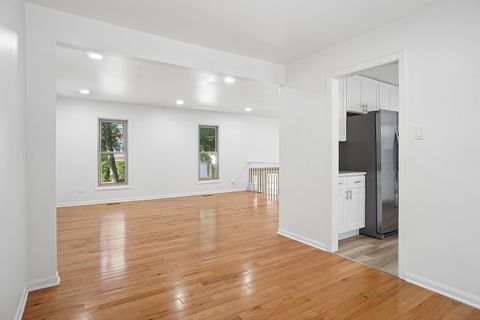 Tiny photo for 532 Iroquois Trail, Carol Stream, IL 60188 (MLS # 12679136)