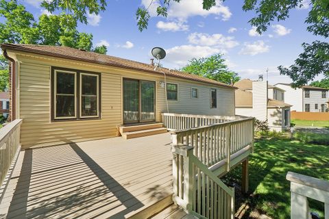 Tiny photo for 532 Iroquois Trail, Carol Stream, IL 60188 (MLS # 12679136)