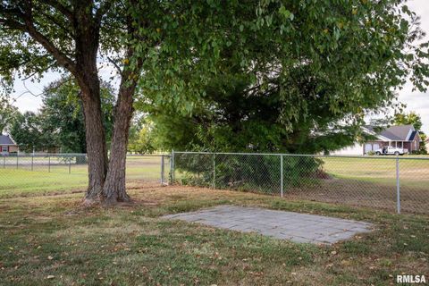 Tiny photo for 1414 E Willow Drive, Marion, IL 62959 (MLS # QC4266684)