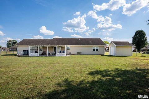 Tiny photo for 1414 E Willow Drive, Marion, IL 62959 (MLS # QC4266684)