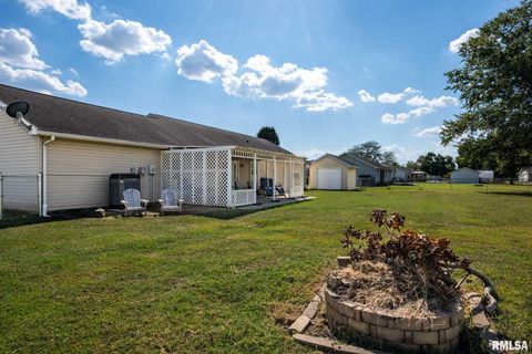 Tiny photo for 1414 E Willow Drive, Marion, IL 62959 (MLS # QC4266684)