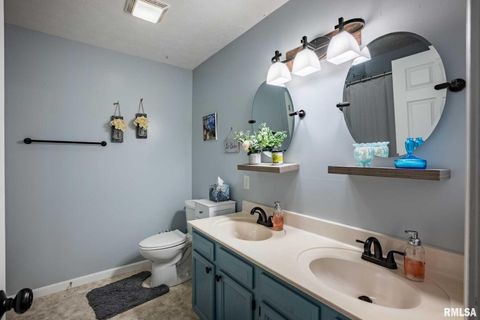 Tiny photo for 1414 E Willow Drive, Marion, IL 62959 (MLS # QC4266684)