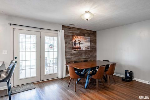 Tiny photo for 1414 E Willow Drive, Marion, IL 62959 (MLS # QC4266684)