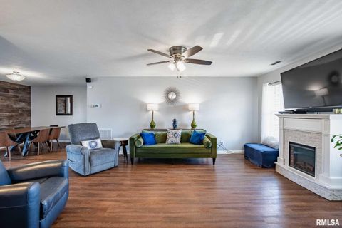 Tiny photo for 1414 E Willow Drive, Marion, IL 62959 (MLS # QC4266684)