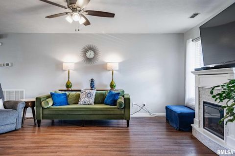 Tiny photo for 1414 E Willow Drive, Marion, IL 62959 (MLS # QC4266684)