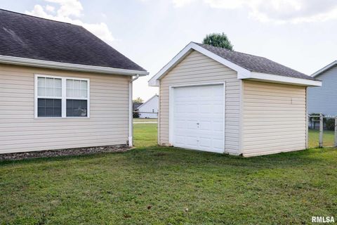 Tiny photo for 1414 E Willow Drive, Marion, IL 62959 (MLS # QC4266684)