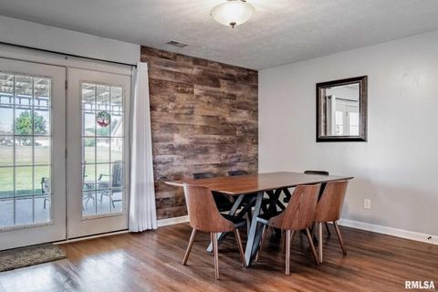 Tiny photo for 1414 E Willow Drive, Marion, IL 62959 (MLS # QC4266684)