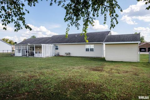 Tiny photo for 1414 E Willow Drive, Marion, IL 62959 (MLS # QC4266684)