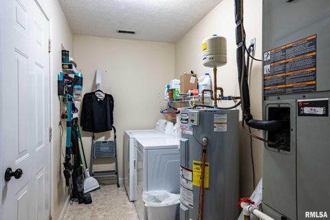 Tiny photo for 1414 E Willow Drive, Marion, IL 62959 (MLS # QC4266684)