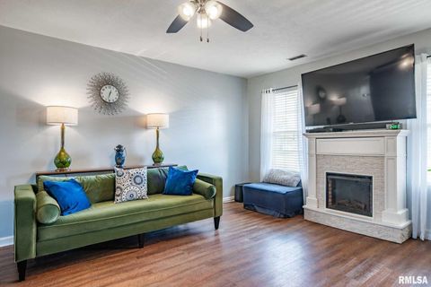 Tiny photo for 1414 E Willow Drive, Marion, IL 62959 (MLS # QC4266684)