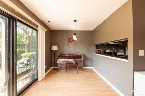 Tiny photo for 835 Waterview Circle #2, Vernon Hills, IL 60061 (MLS # 12491261)