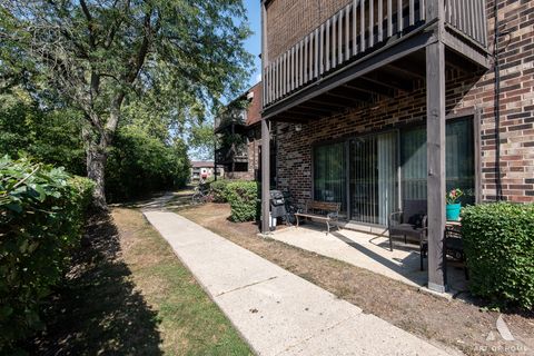 Tiny photo for 835 Waterview Circle #2, Vernon Hills, IL 60061 (MLS # 12491261)