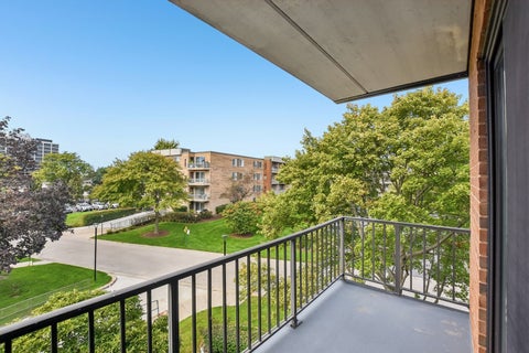 Tiny photo for 263 S Clubhouse Drive #312, Palatine, IL 60074 (MLS # 12771840)