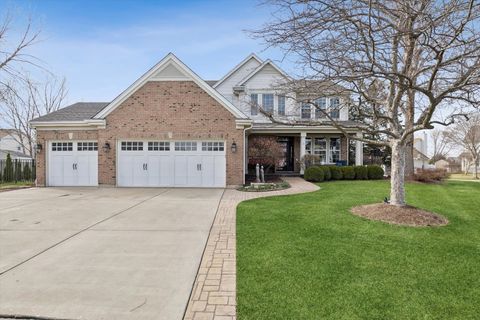 Photo of 1 Mckenzie Court, Lake In The Hills, IL 60156 (MLS # 12619636)