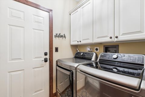 Tiny photo for 1 Mckenzie Court, Lake In The Hills, IL 60156 (MLS # 12619636)