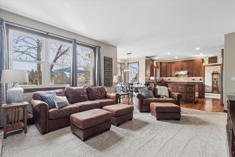 Tiny photo for 1 Mckenzie Court, Lake In The Hills, IL 60156 (MLS # 12619636)