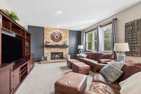 Tiny photo for 1 Mckenzie Court, Lake In The Hills, IL 60156 (MLS # 12619636)